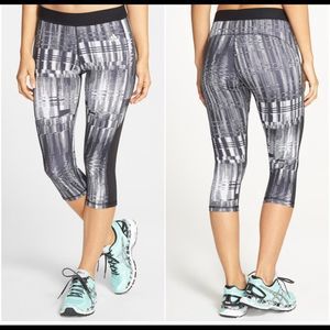 🔴 2 for $25 Adidas tech fit  women’s Capri leggings size XS